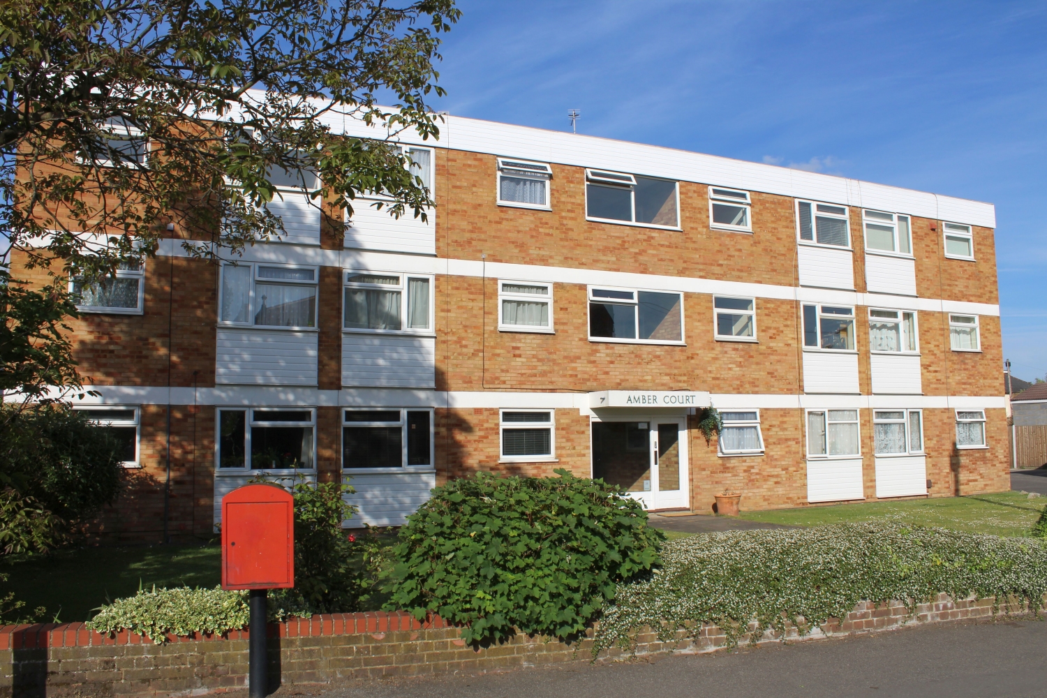 6 Amber Court Laleham Road, StainesuponThames Nevin And Wells